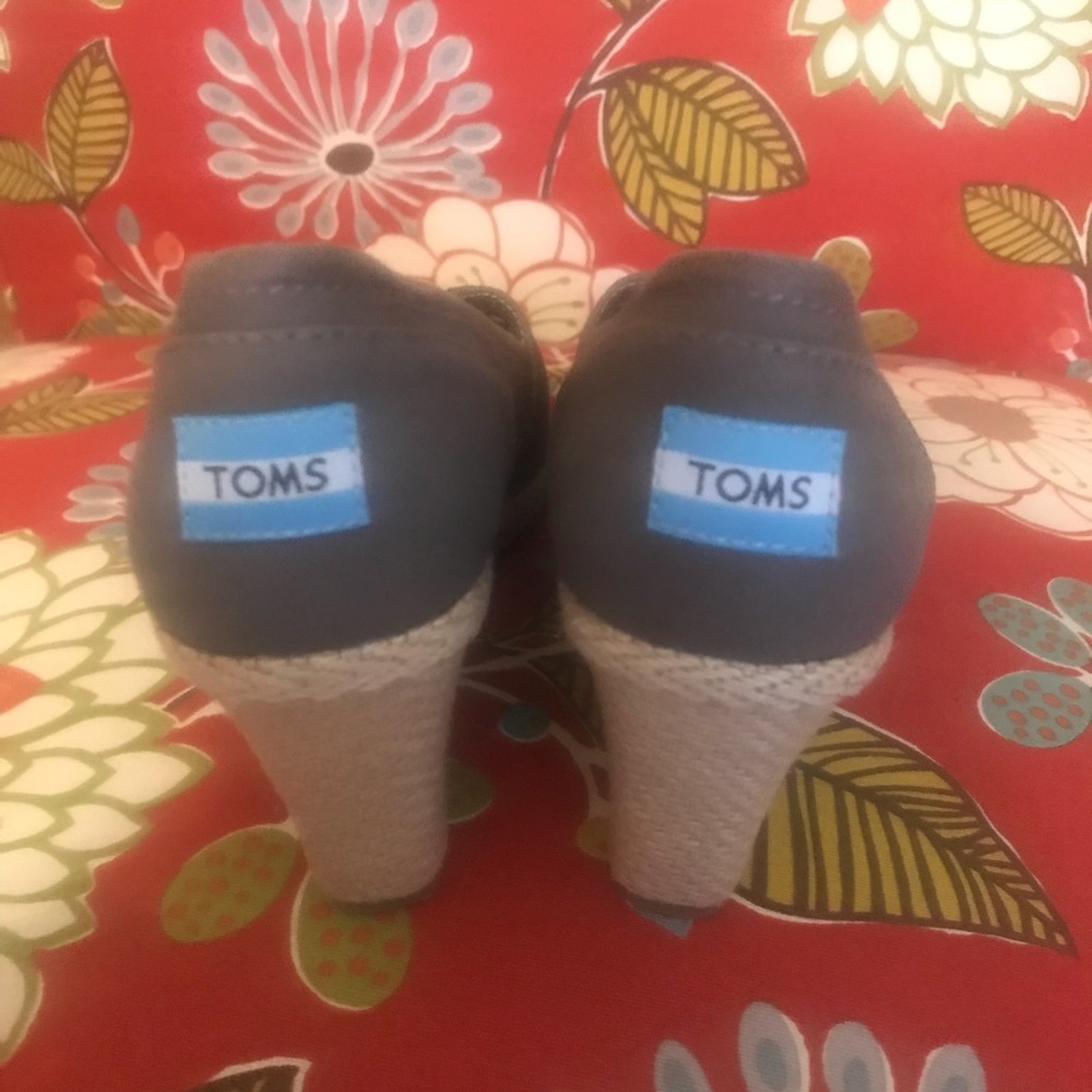 Toms